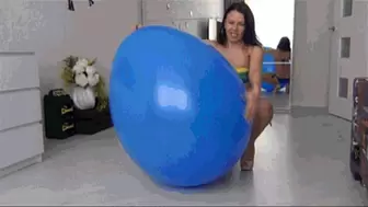 Angry Lory burst a huge inflatable balloon 2I