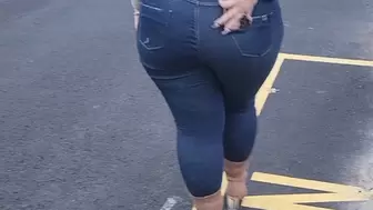 hot sexy american blonde girl Sweets in blue Credential Jeans and high heels