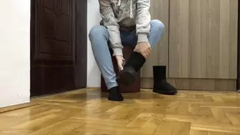 AFTER ICE SKATING NICKY IS TAKING OFF THREE PAIR OF NYLONS OFF HER SWEATY FEET - MP4 Mobile Version