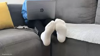 FEET IGNORE IN WHITE SOCKS FOR FOOT LOSER - MP4 HD