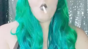 Smokey slut fucks her big toy