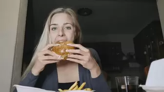 Eating big burger MP4