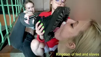 licking stepsister's dirty shoes (HD 720p MP4)