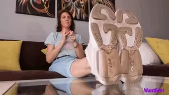 Giantess Sidney Sneakers Removal HD