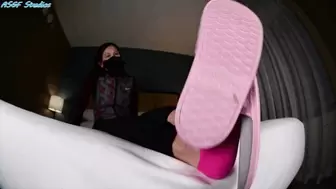 Chen slides come off! Sock and sole show!!! - MP4