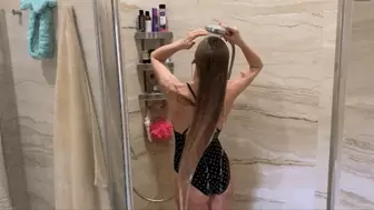 Blonde in the shower (wmv)