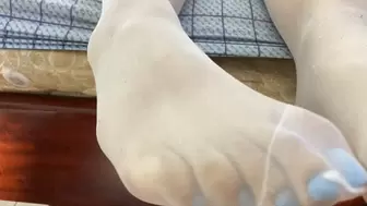 I love sucking my toes