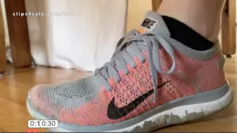 A Shoejob and footjob with Happy End under very well worn Nike Sneakers - HD