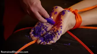 Alba Zevon's searing wax sole display: barefoot hot wax! (VID0741, 4K MP4)