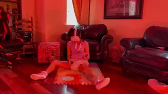 Ninapantie-VR Diaper Gaming Makes Me Hot