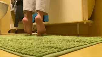 ON MY TIPTOES BAREFOOT PRETTY FEET - MP4 Mobile Version
