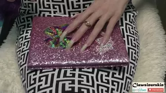 Nails in Action - Long Claws Scratching glitter book