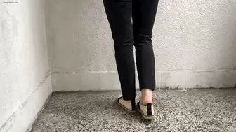 BLISTERS ON HER SORE FEET IN SMALL SIZE FLATS - MP4 HD
