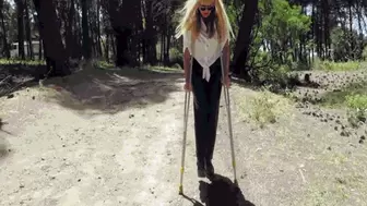Walk in the woods on crutches WMV(1280x720FHD