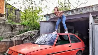 Bouncing and shaking old car (custom video)