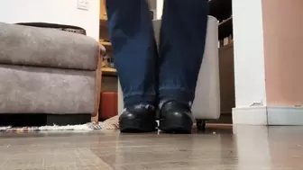 Smell my feet after I taking off my boots