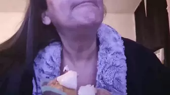 Giantess stepMOMMY Accidentall Coffee & CupCake VORE Eating her stepSON who shrunk himself so he could be eaten Milf Finger Licking Fetish Eating a cupcake with her stepSON on it avi