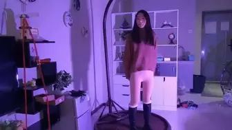 Full body tight girl gets hoisted by one leg to experience orgasm(Chinese model CaiWen)