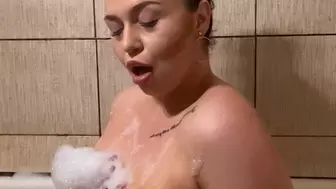 Masturbate în the bathtube