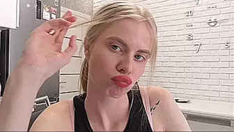 HER EXCITING APPEARANCE AND SMELLING LIPS!AVI