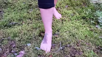 Beautiful Dirty Feet Trampling On a Bed Of Moss hdmp4