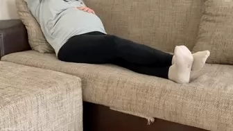 PREGNANT GIRL WITH SWOLLEN FEET GETS A FOOT MASSAGE - MOV Mobile Version
