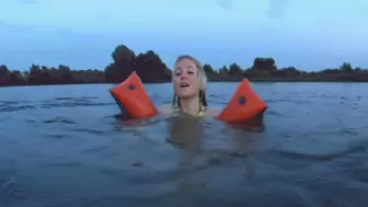 Alla swims on the lake and wears rare inflatable armbands Snorke pro!!!