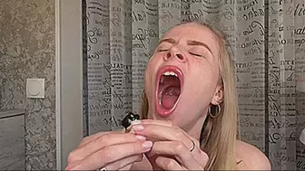 SMELLY YAWNS ON THE FACE OF THIS LITTLE BITCH!MP4