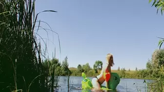 Alla hotly fucks a rare inflatable turtle on the lake and gets an orgasm!!!