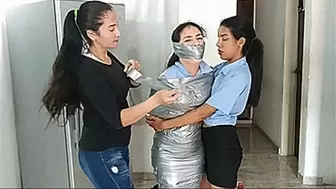 Laura, Maria & Katherine in: We Mummified The Girl Who Bullied Me In School! (high res mp4)