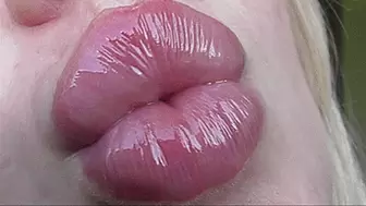 STICKY LIPS AFTER A TRANSPARENT SHINE IN THE HAIR!AVI