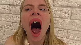 PINK MOUTH OF MY BLONDE!AVI