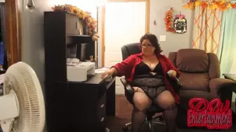 BBW fucks herself with her Home Office MP4