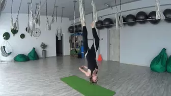 Stretching upside down (Y)