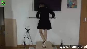 Stomping on the face in sneakers MP4