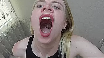THE BIG MOUTH YAWNS AND YOU CAN SEE HOW THE TONGUE IS MOVING!AVI