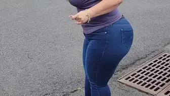 hot sexy american blonde girl Sweets in blue Levis 311 Jeans and high heels