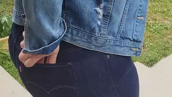 hot sexy american blonde girl Sweets in dark blue Levis 711 Jeans and high heels
