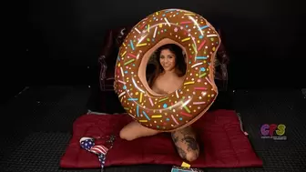 Cinthya Inflates Donut by Mouth-Strips Too 4K (3840x2160)