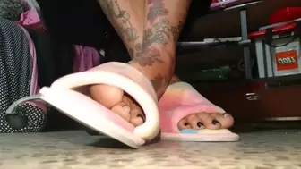 RAINBOW Tye Dye FLIP FLOPS ShoePlay Dipping Wiggly Toes Toe Tapping Giantess unaware Foot Fetish SpyCam
