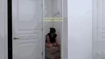 STRONG FLOWING TOILET PEE