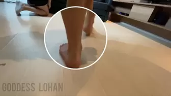 Goddess Lohan com pés sujos na boca do foot slave BR mp4