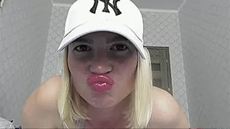My juicy pink lips excite you from under the cap!MP4