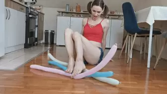 Playful Alanna vs long balloons