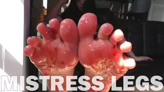 Mistress Barefoot Soles Rubbing Against The Glass And Squeezing Strawberries (MP4 HD)