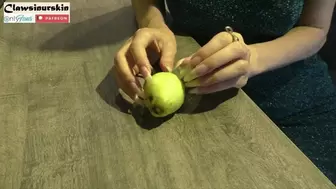 let's clawing this pear