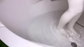 Bathtub white pantyhose wetting
