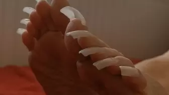 Long toenails undersoles
