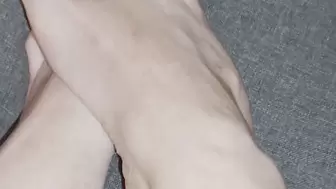 foot flex and bare toes