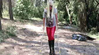 Sprained leg in sexy new boots MP4(1280x720)FHD